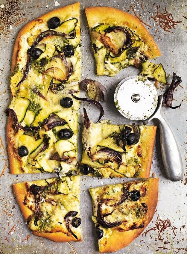 Pizza bianca with goat's cheese